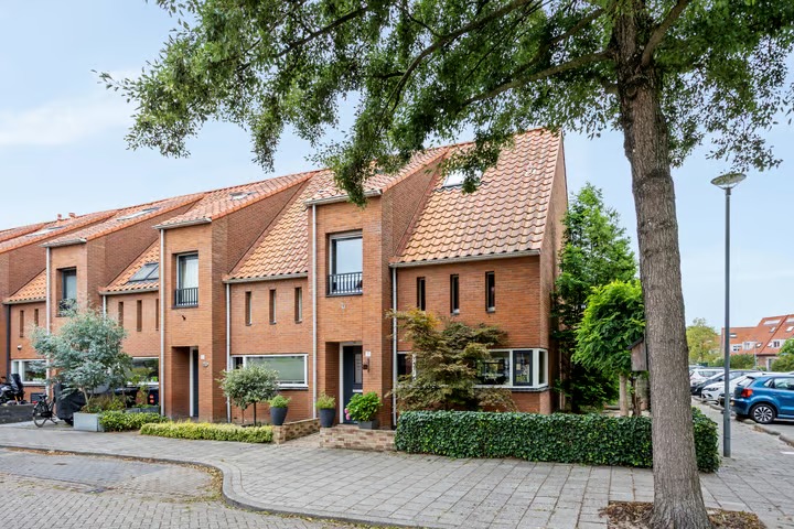 Hoekwoning Fruitlaan 71 in Wateringen