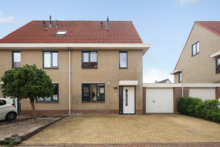 Geschakelde 2-onder-1-kapwoning Mienskar 6 in Stiens