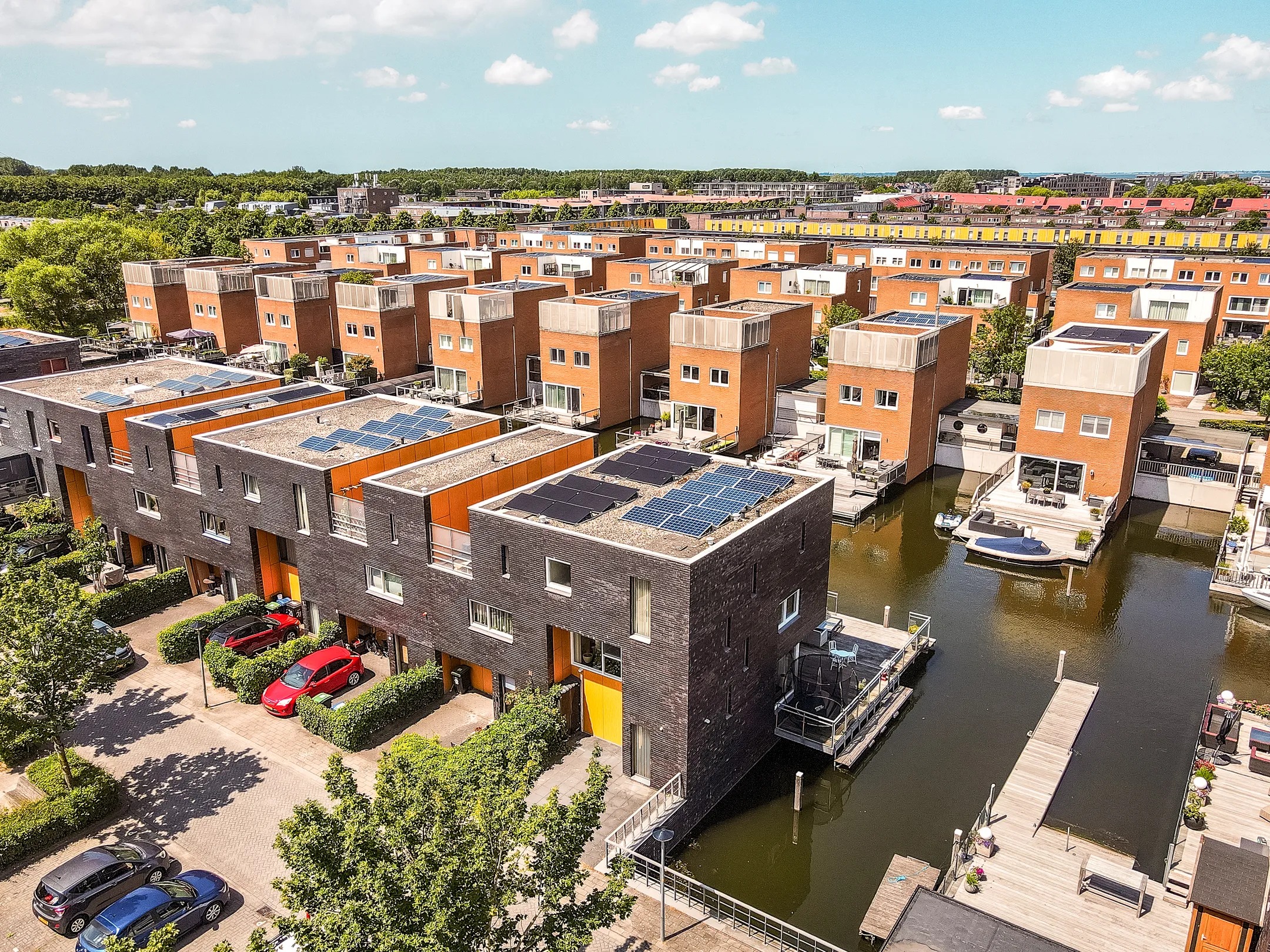 Hoekwoning (waterwoning) Fokkeboom 27 in Almere