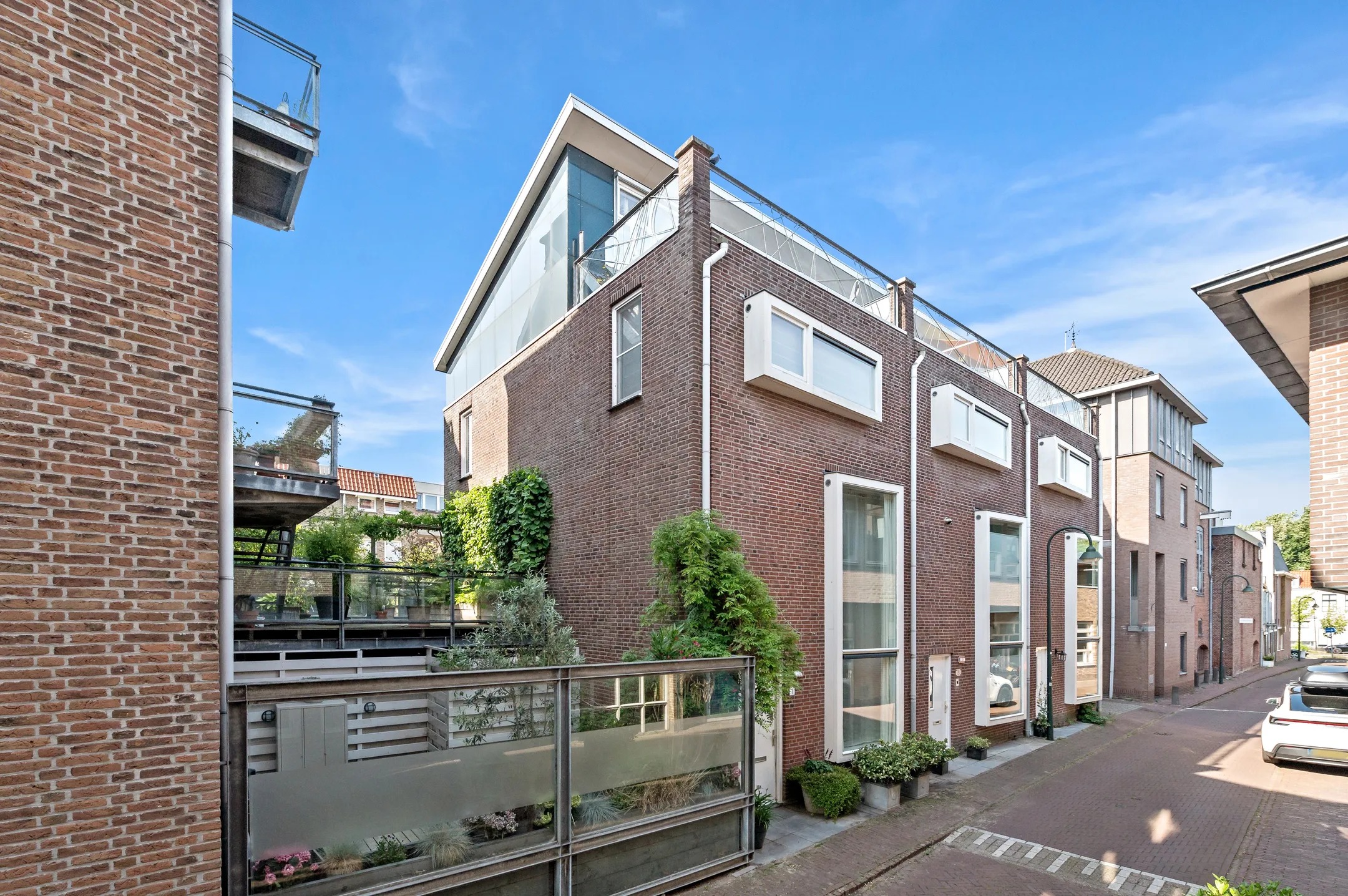 Hoekwoning Drie Akersstraat 1 in Delft