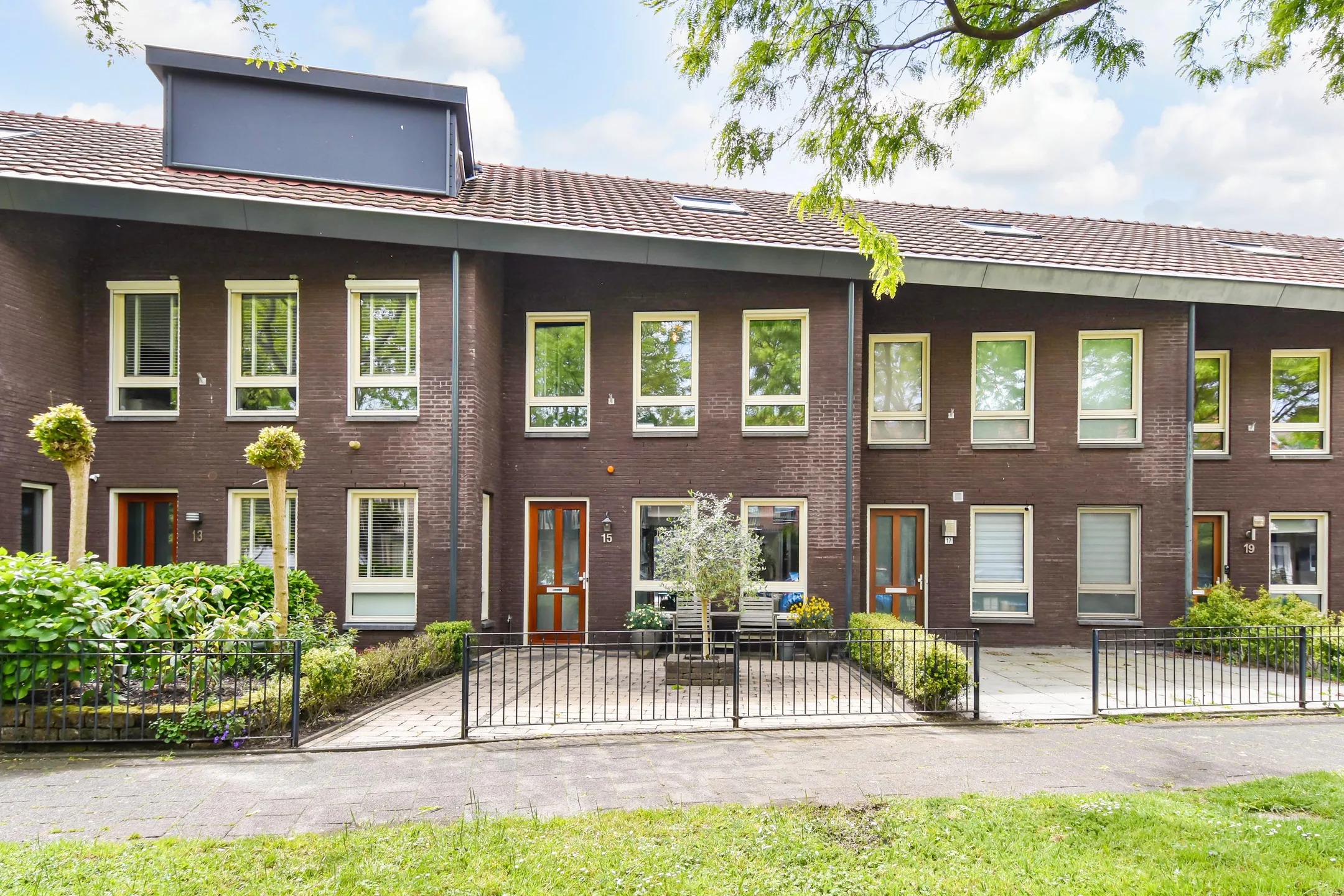 Tussenwoning Zilvermeeuwlaan 15 in Den Haag