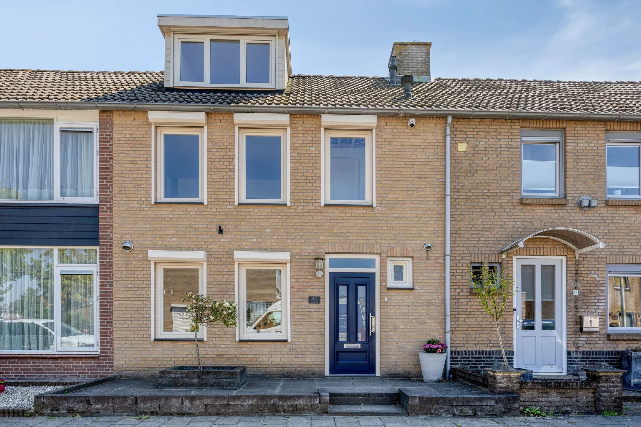Tussenwoning Anjerstraat 36 in Steenbergen