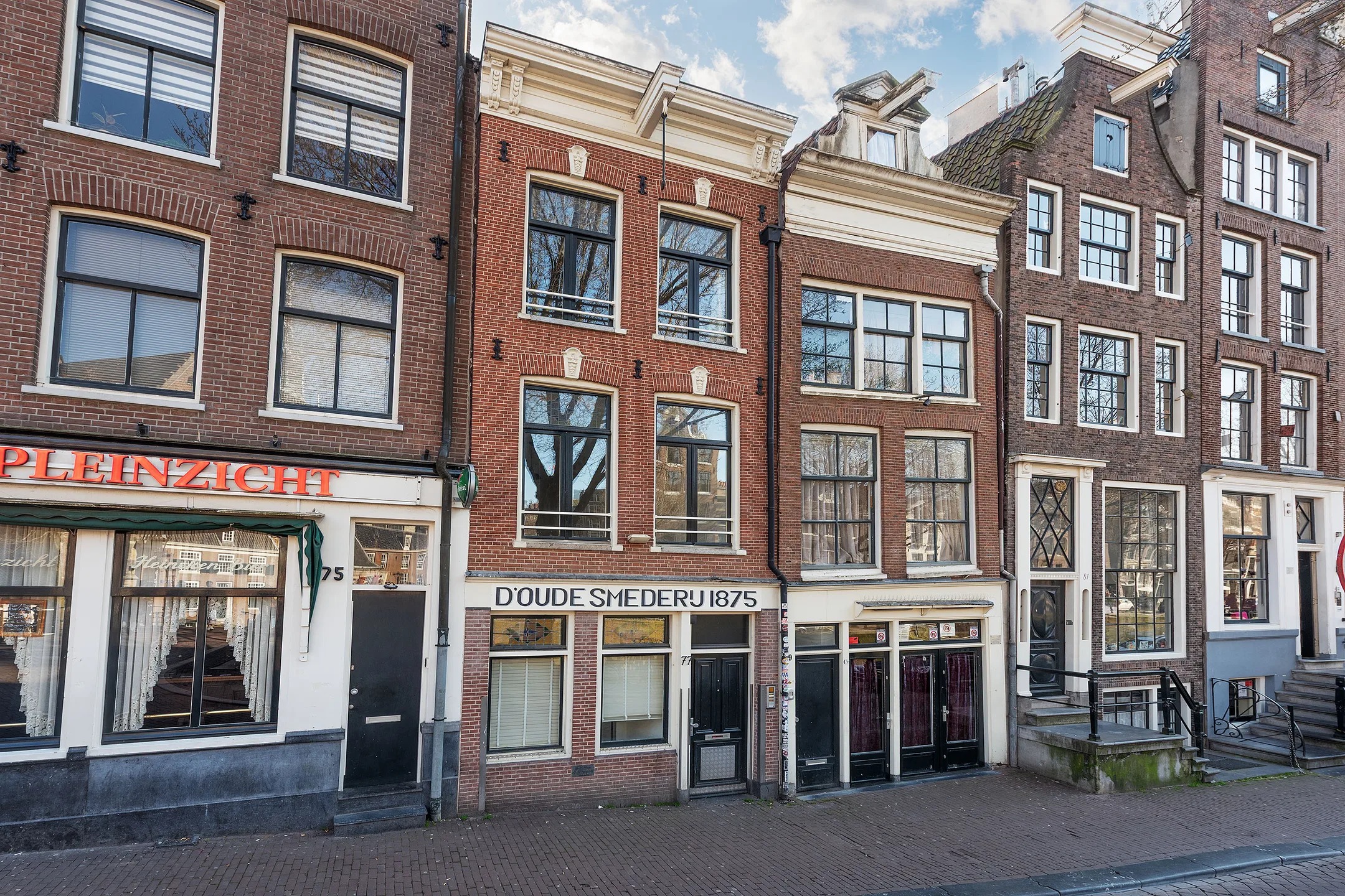 Tussenwoning Oudezijds Voorburgwal 77 A in Amsterdam