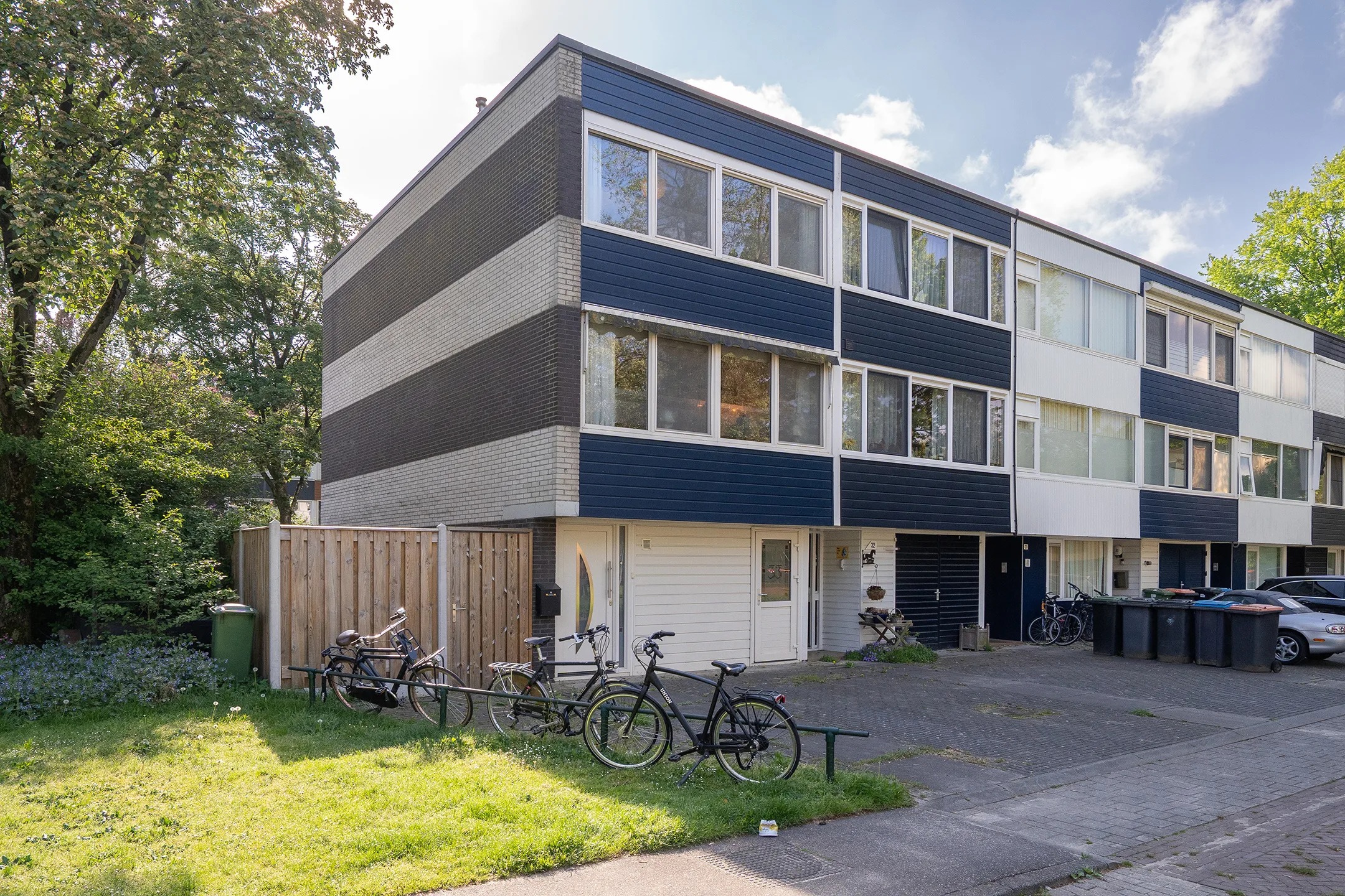 Hoekwoning (drive-in woning) Volthebrink 33 in Enschede