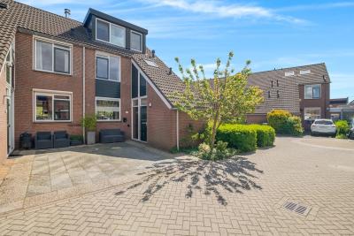 Hoekwoning Langebreek 19 in Landsmeer