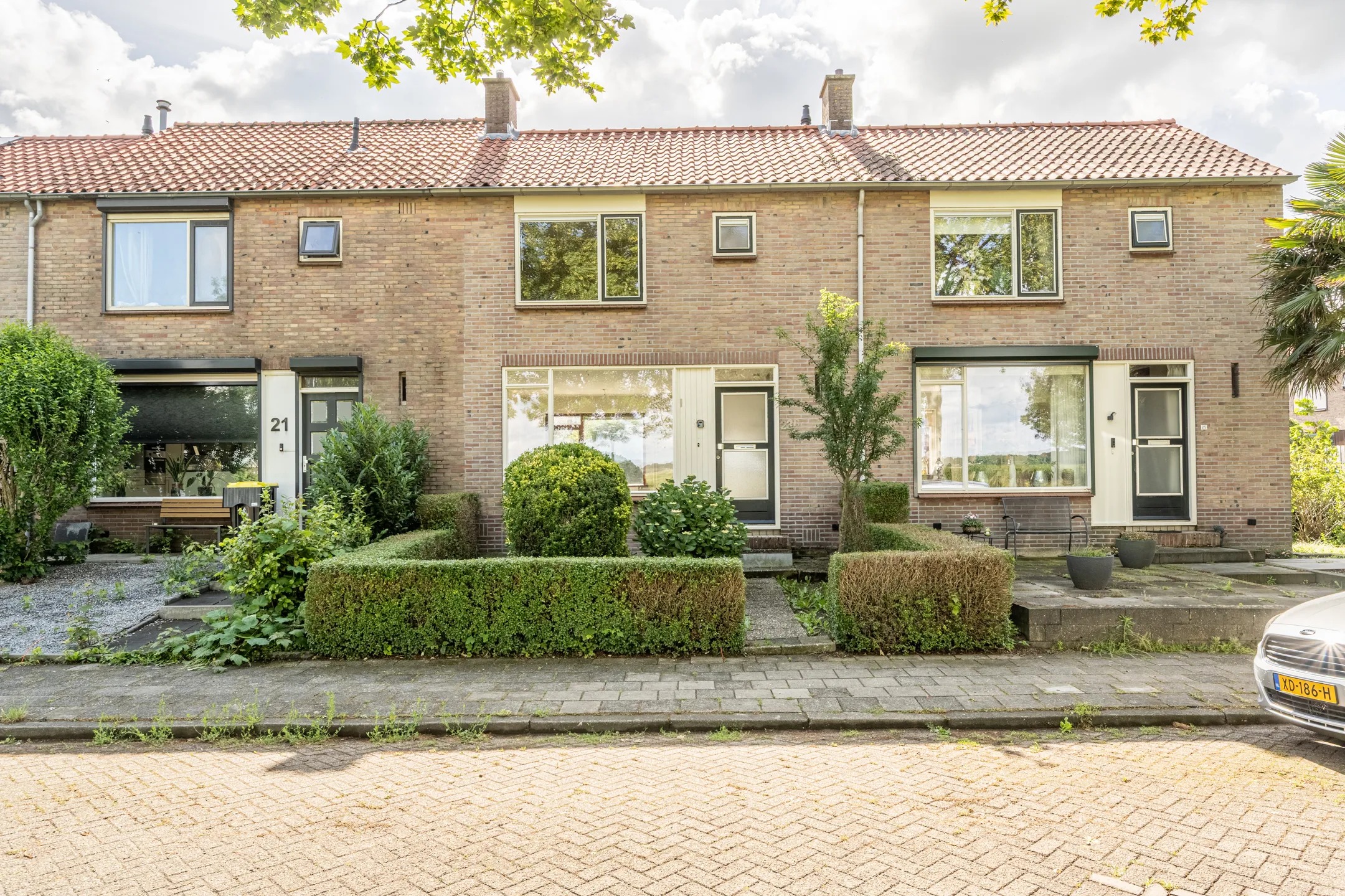 Tussenwoning van der Doeslaan 23 in Maasdam