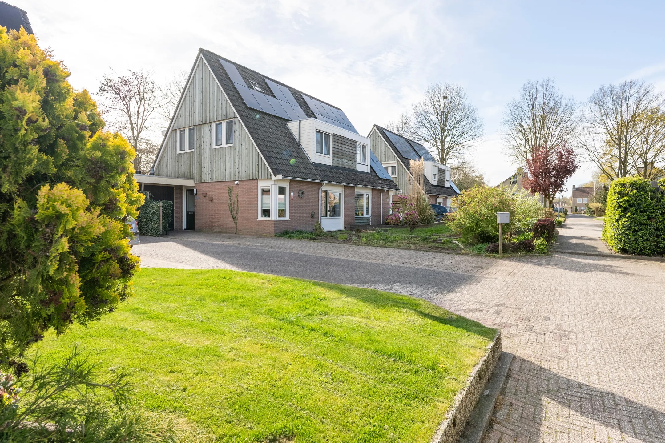 Geschakelde 2-onder-1-kapwoning Kuifmees 17 in Emmen