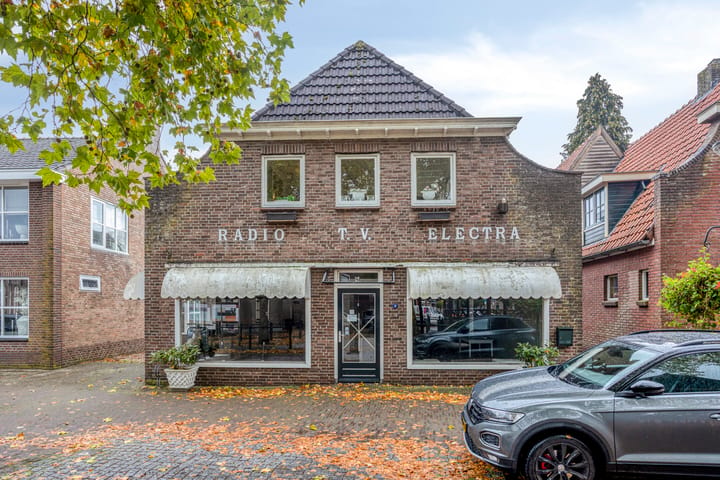 Vrijstaande woning (bedrijfs- of dienstwoning) Brink 13 in Den Ham