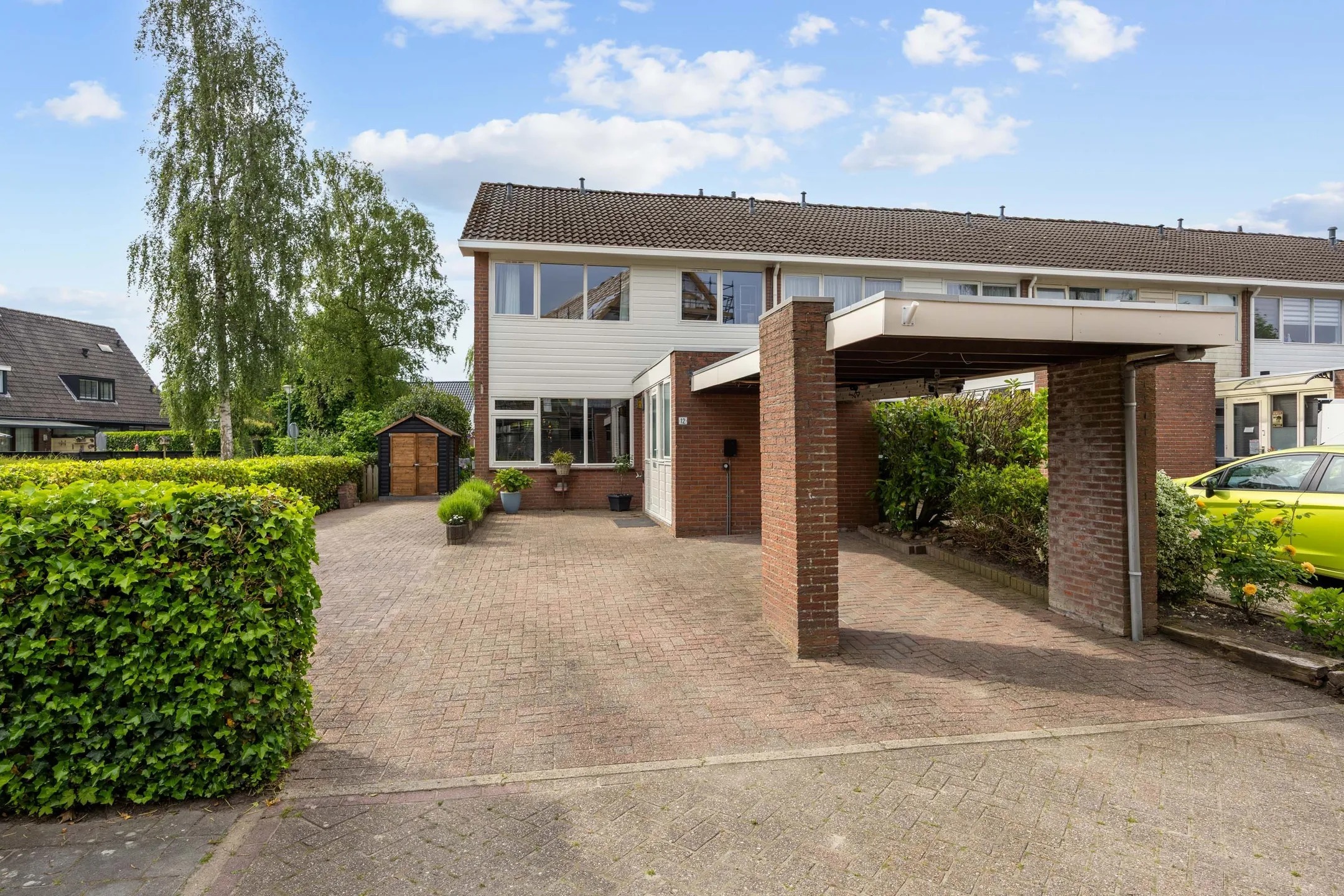 Hoekwoning Hoefsmederij 12 in Delfzijl