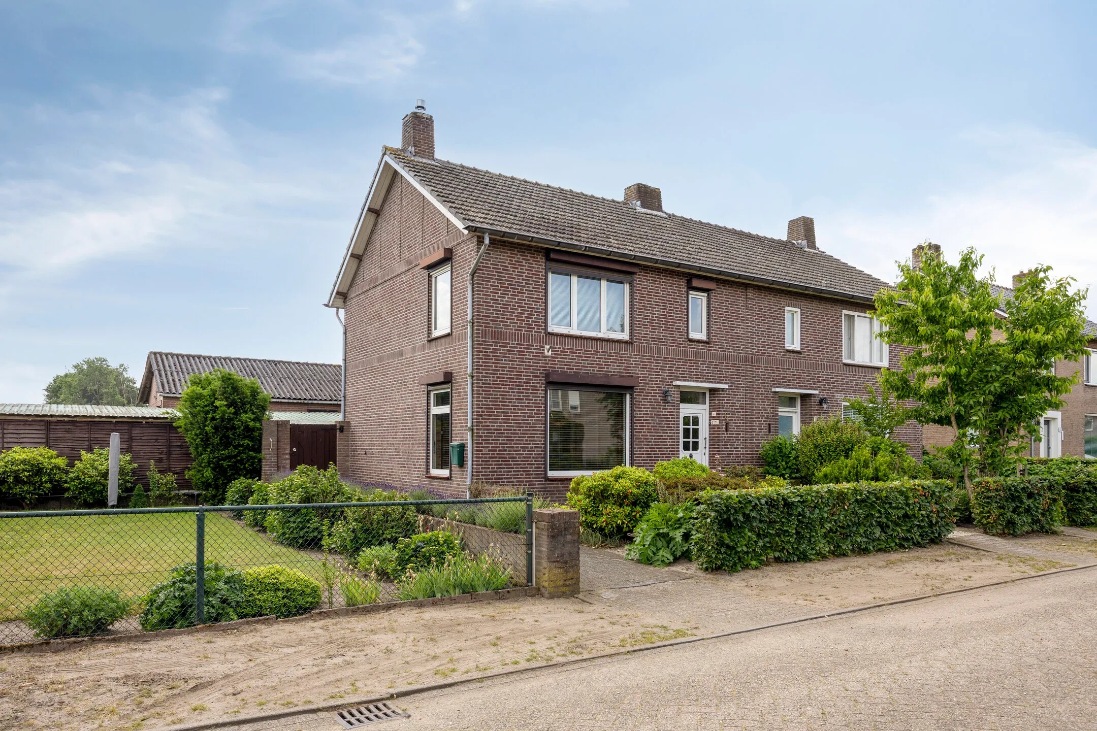 2-onder-1-kapwoning Mgr Bekkersstraat 6 in Ledeacker