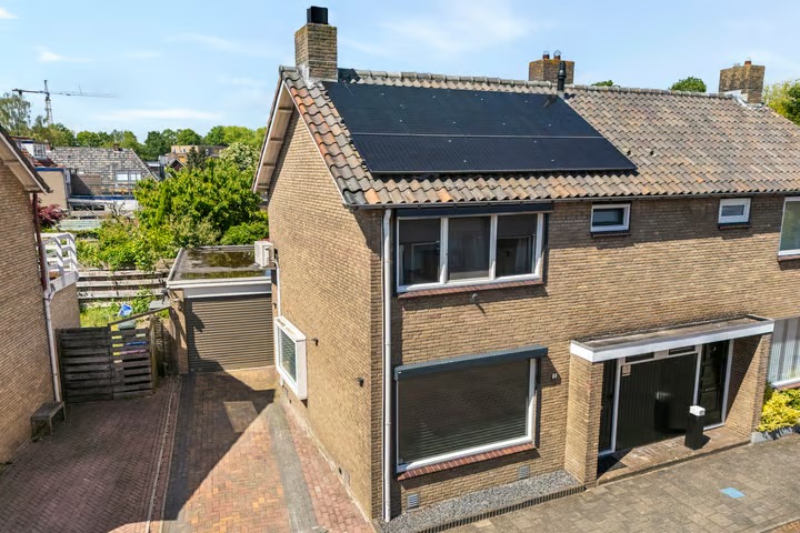 2-onder-1-kapwoning Larixstraat 7 in Zwolle