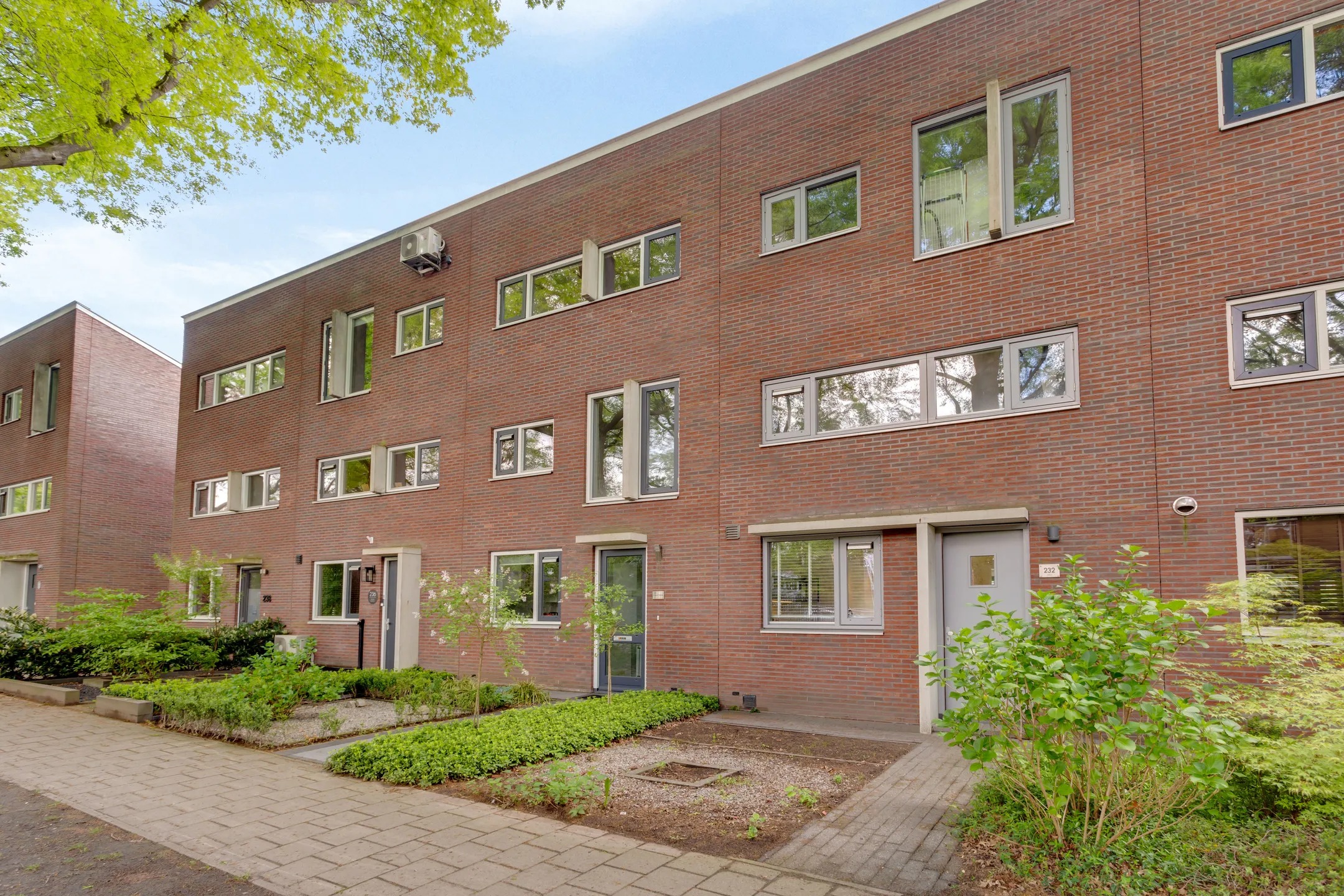 Tussenwoning Lijsterstraat 232 in Enschede