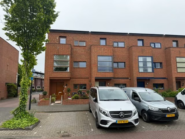 Hoekwoning Athenesingel 76 in Den Haag