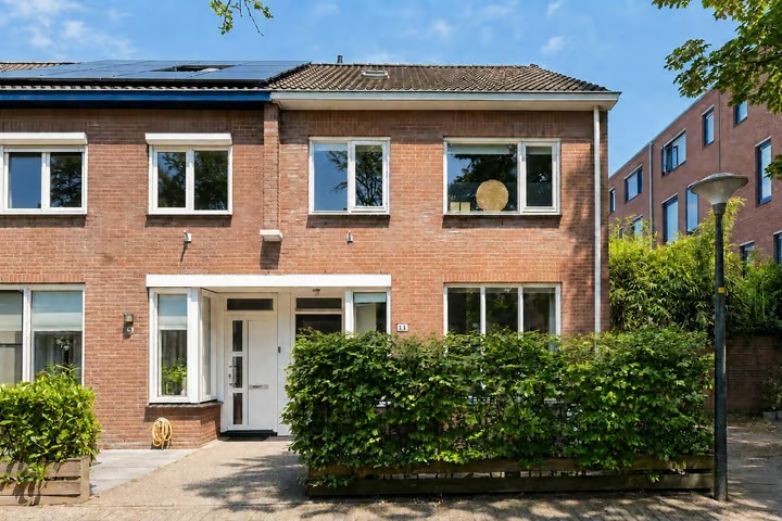 Hoekwoning Agathastraat 11 in Apeldoorn