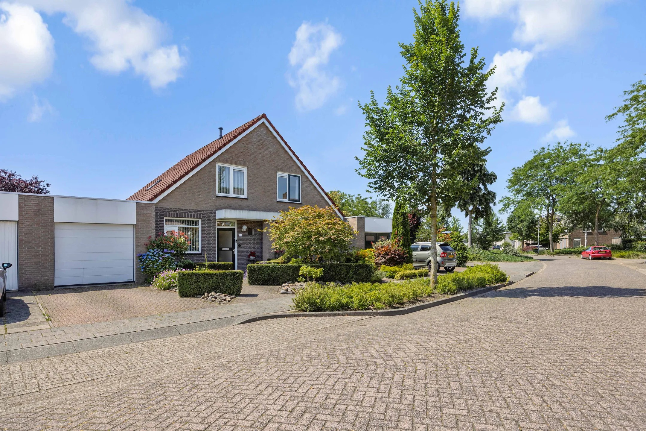 Geschakelde 2-onder-1-kapwoning (semi-bungalow) Windmolenstraat 92 Helmond