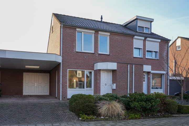Geschakelde 2-onder-1-kapwoning Aekerlaethofstraat 10 in Margraten