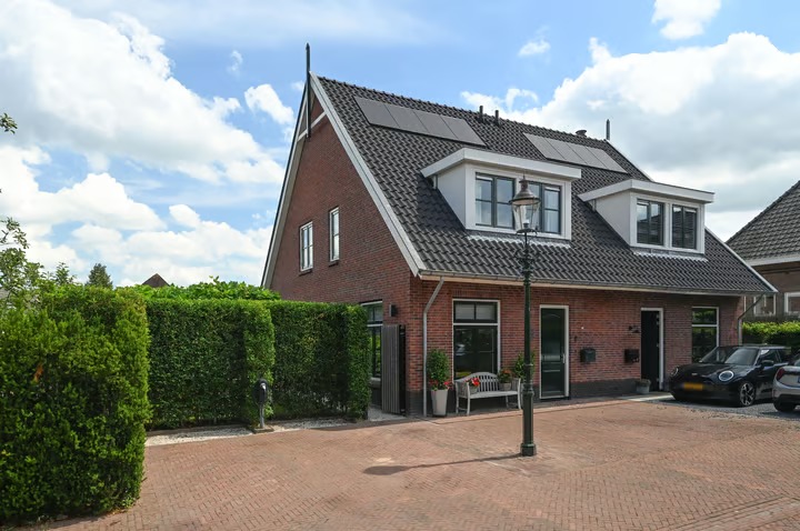 2-onder-1-kapwoning Plaveensehof 2 in Huizen