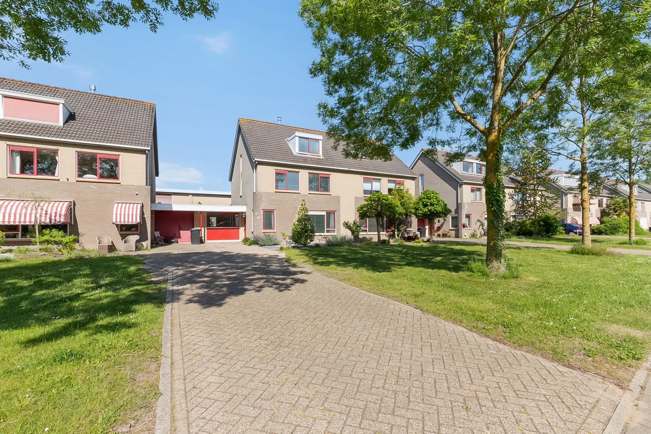2-onder-1-kapwoning (bedrijfs- of dienstwoning) Jacques Brelweg 9 in Almere