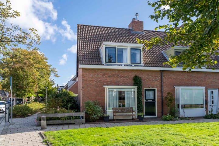 Eengezinswoning, hoekwoning Commandeurslaan 27 in Katwijk