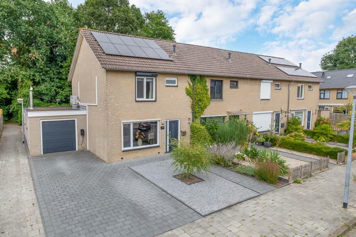Hoekwoning Wezellaan 138 in Winschoten