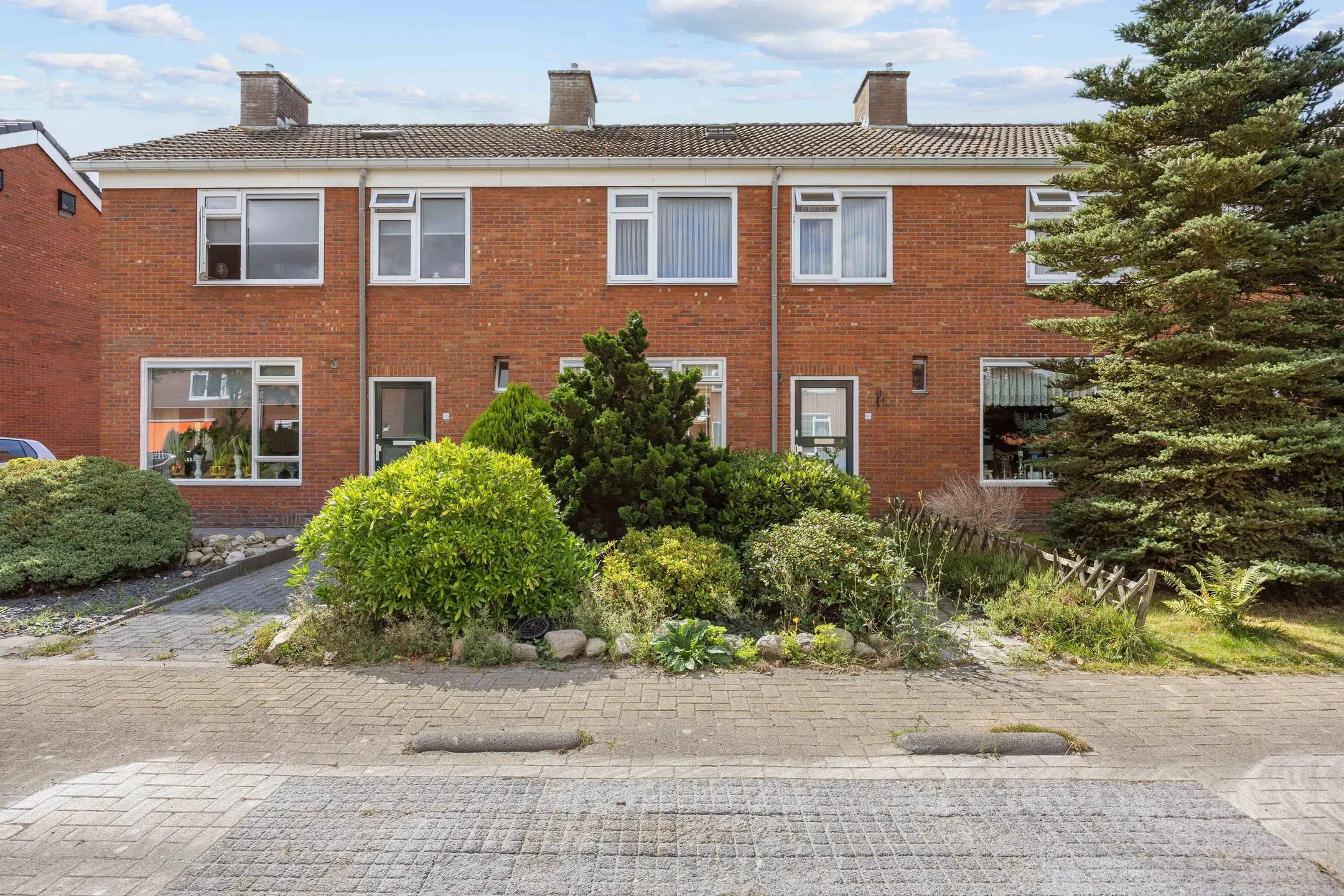 Tussenwoning Middenstraat 31 in De Wilp