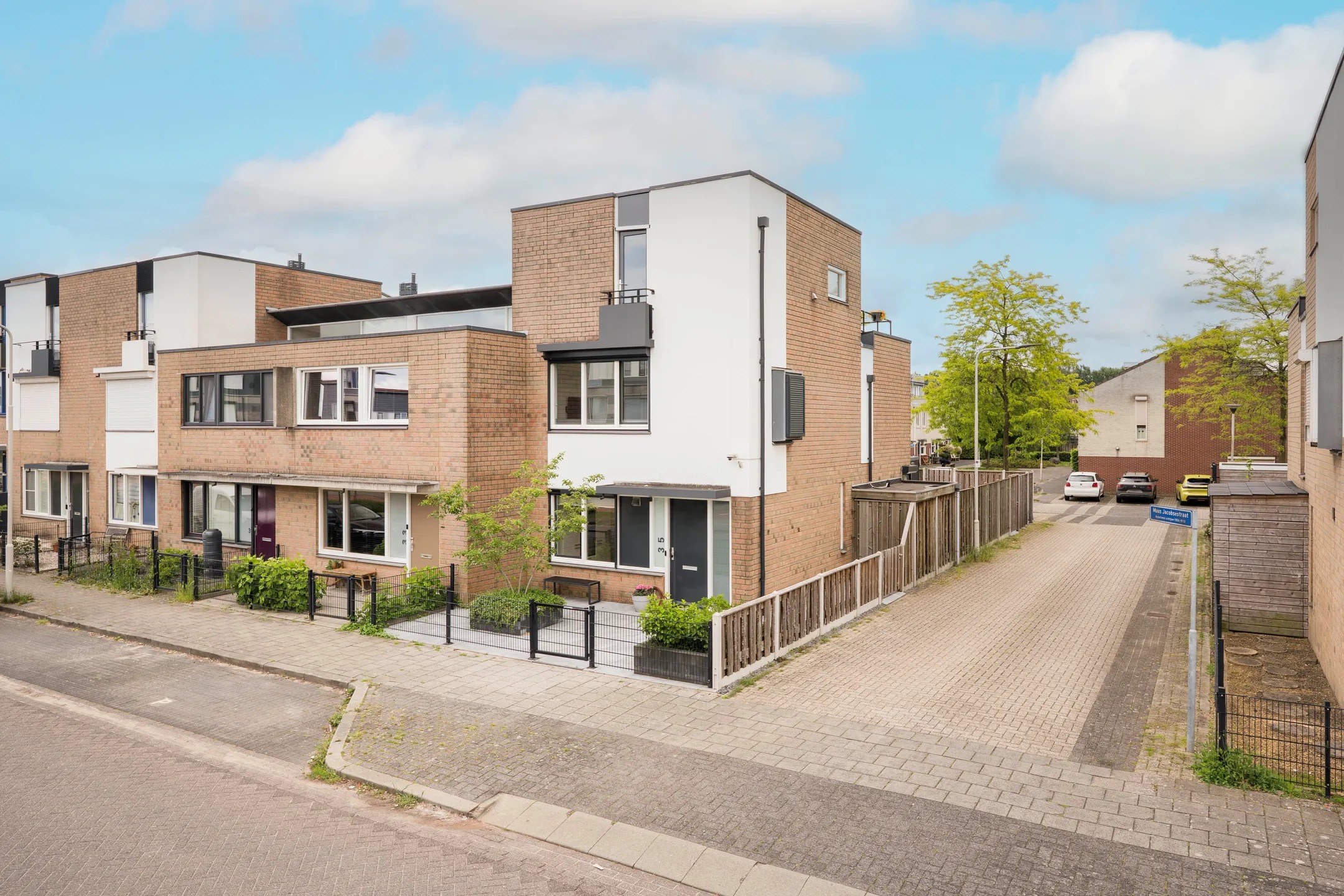 Hoekwoning Albert van Dalsumlaan 35 in Arnhem