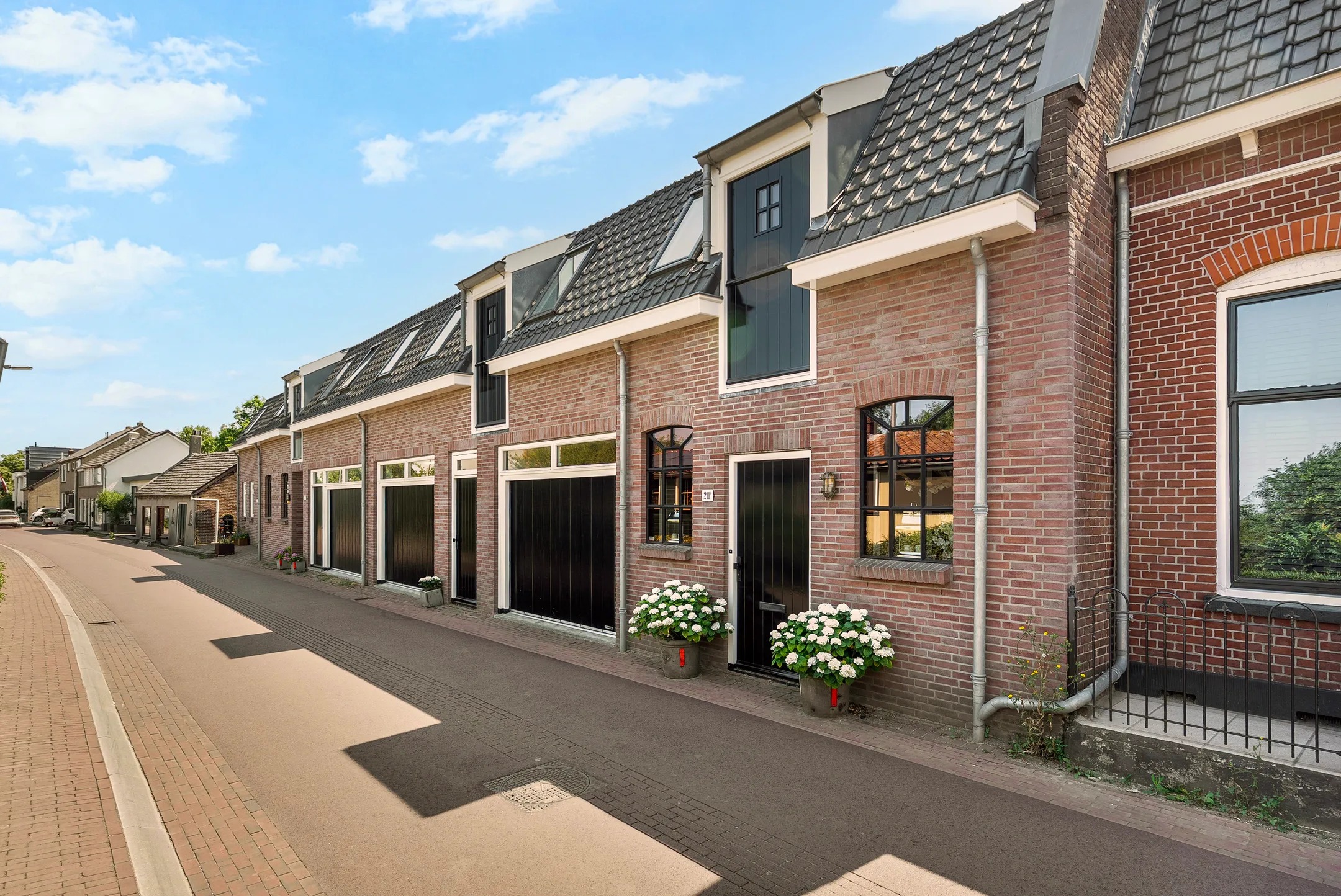Tussenwoning (dijkwoning) Dorpsdijk 211 c in Rhoon