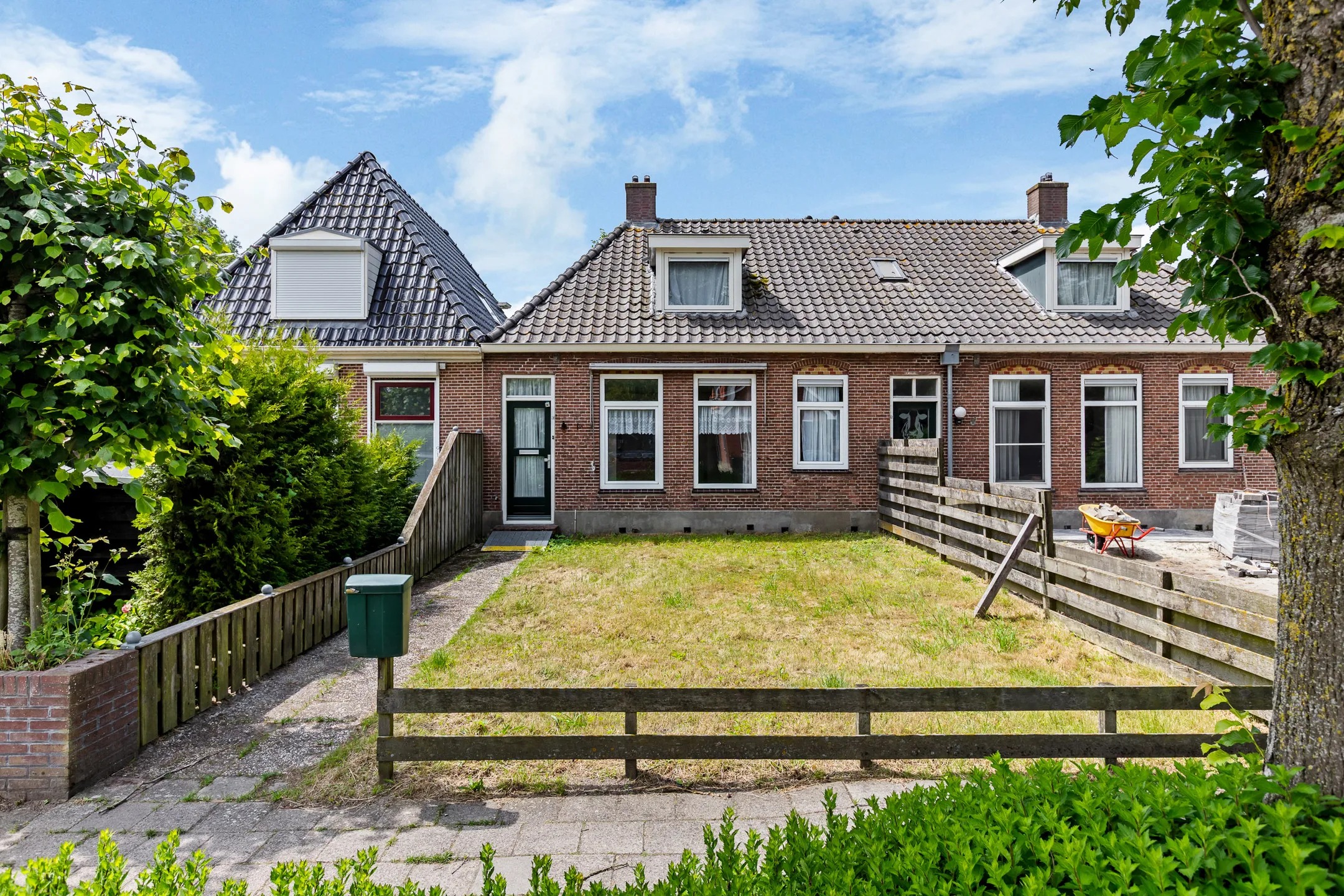 Tussenwoning Waaxenserweg 24 in Lollum