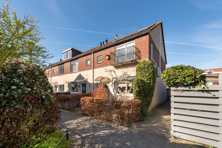 Hoekwoning Darwinstraat 2 in Haarlem