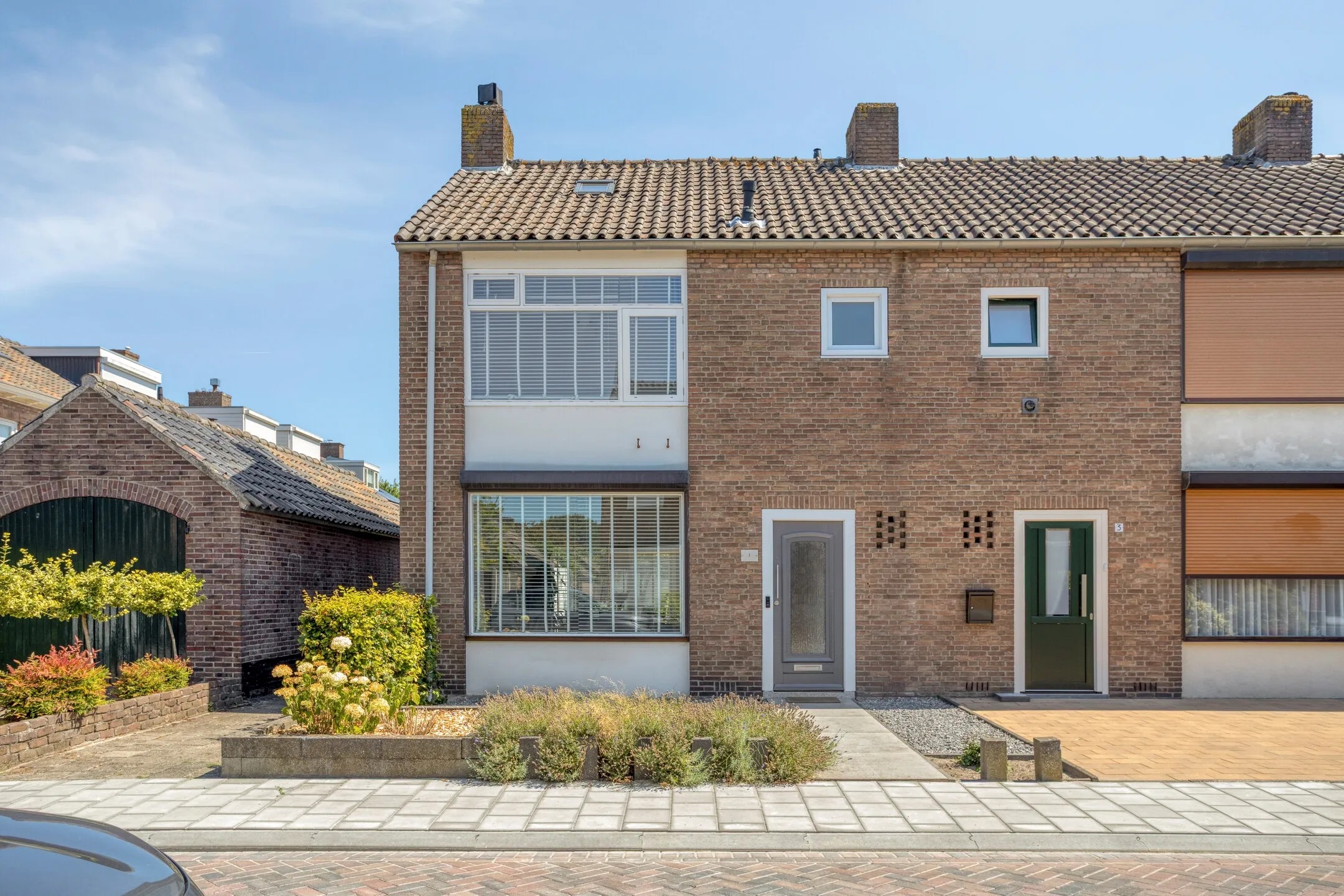 Hoekwoning Prunuslaan 1 in Roosendaal