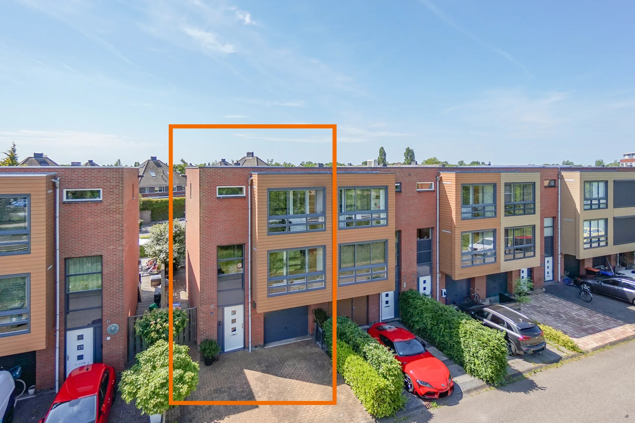 Hoekwoning (drive-in woning) de Wetering 20 in Schagen