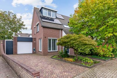 Eengezinswoning, 2-onder-1-kapwoning Burcht 28 in Veldhoven