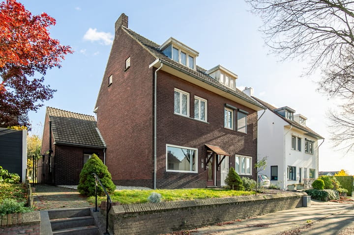 Eengezinswoning, 2-onder-1-kapwoning Heerlenerweg 18 in Sittard