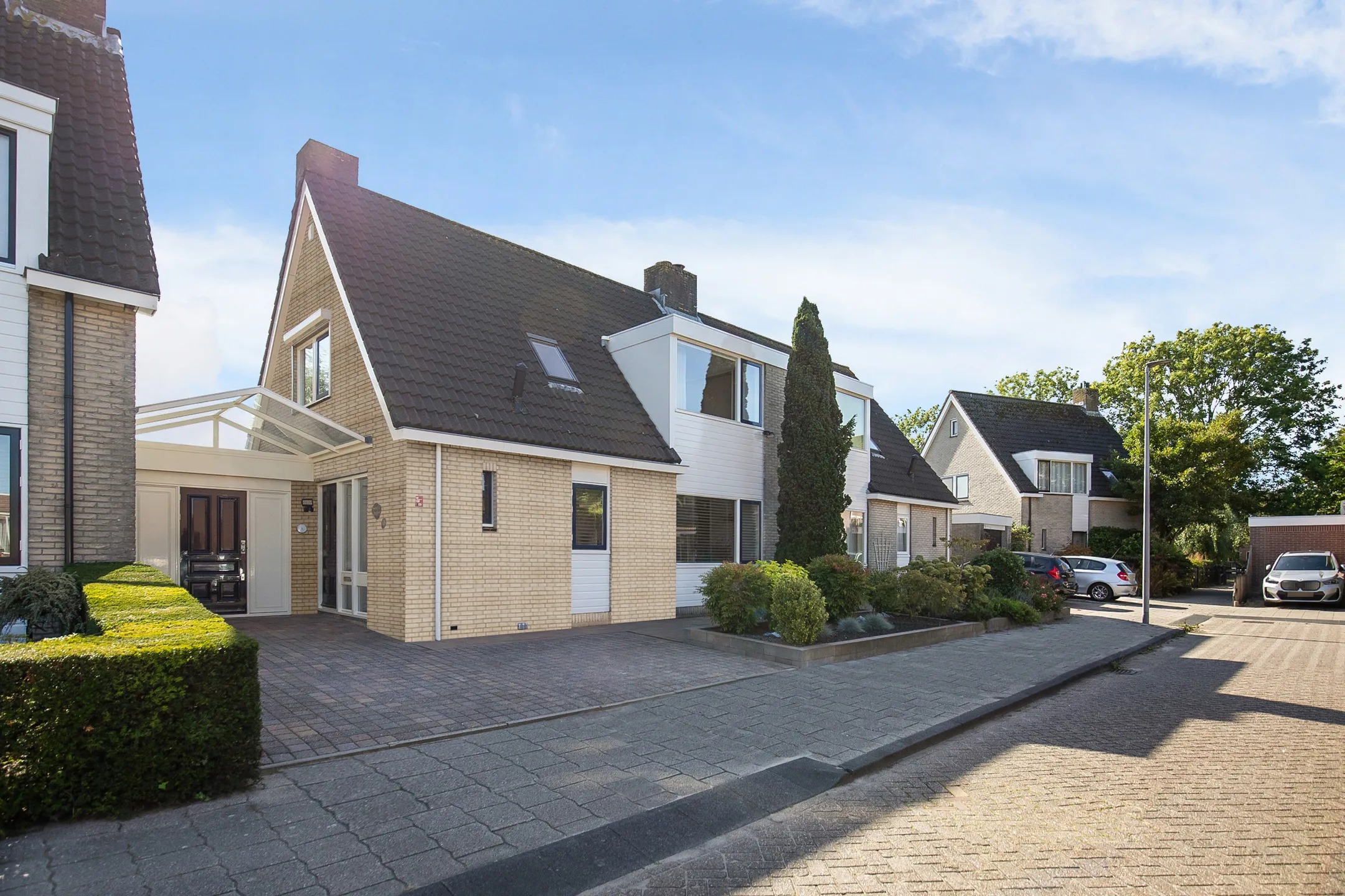 Geschakelde 2-onder-1-kapwoning Dick Tolstraat 63 in Volendam
