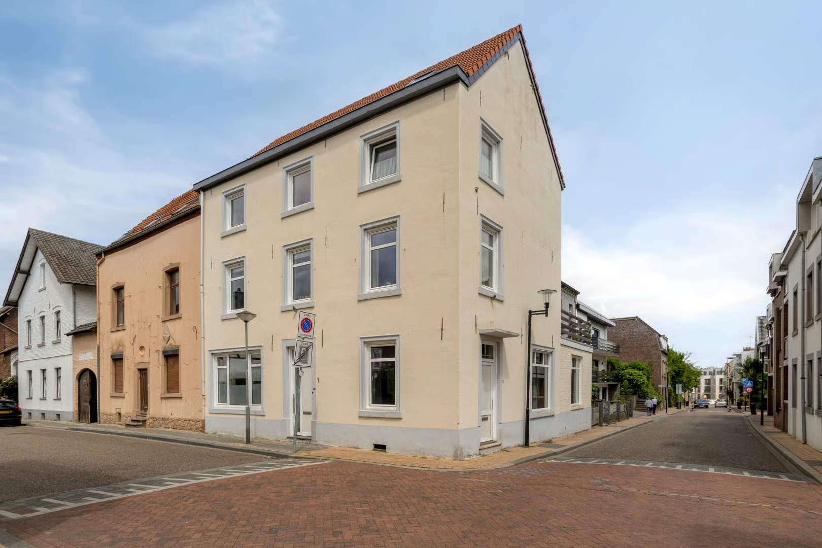 Hoekwoning Bloemendalstraat 1 in Vaals