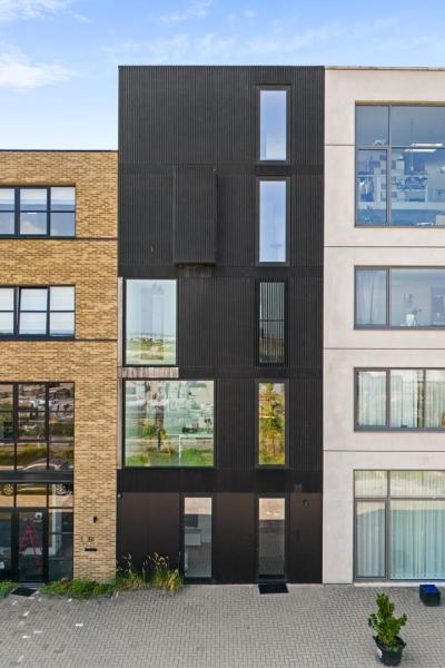 Herenhuis, tussenwoning Quashibastraat 44 in Amsterdam