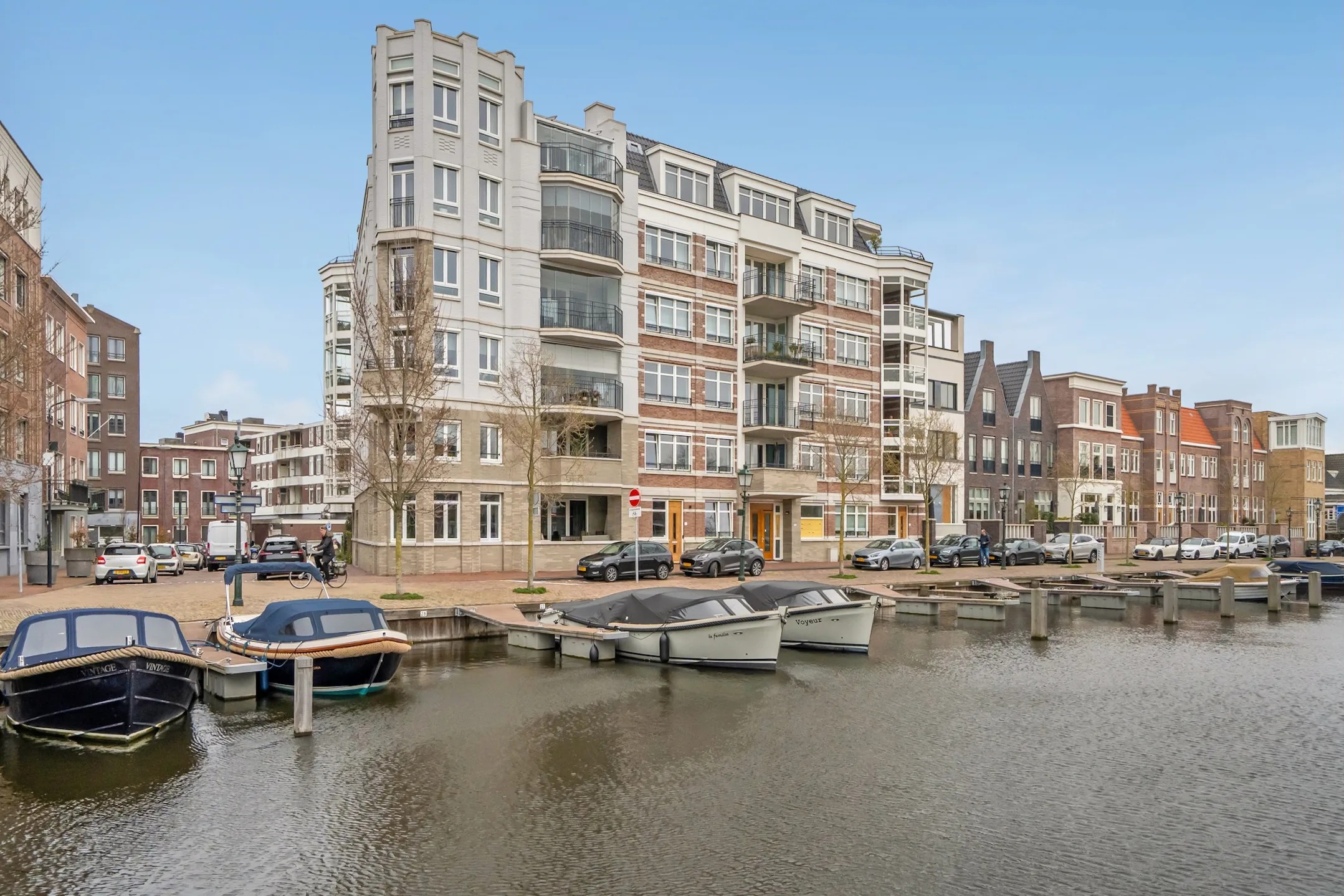 Benedenwoning Van Ravesteijnkade 1 in Leidschendam