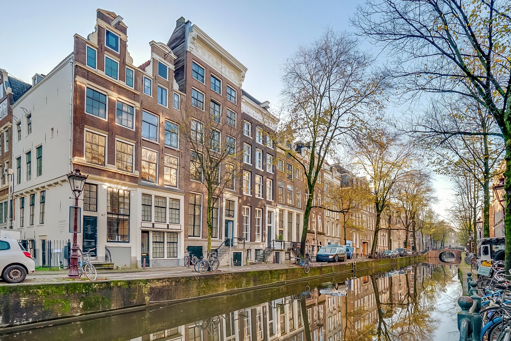 Dubbel benedenhuis Oudezijds Achterburgwal 169 A in Amsterdam