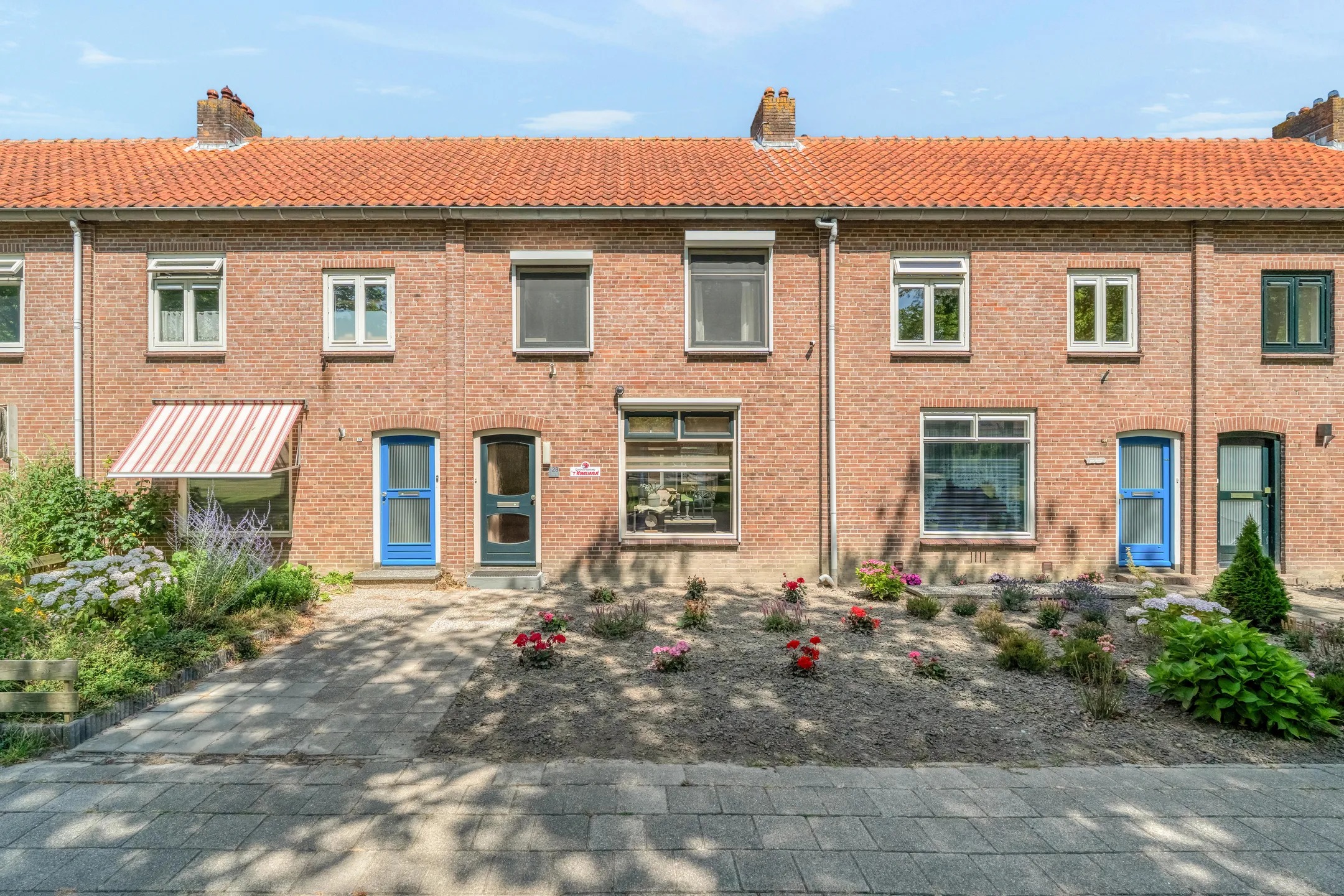 Tussenwoning Prof. Granpré Molièrestraat 28 in Wieringerwerf