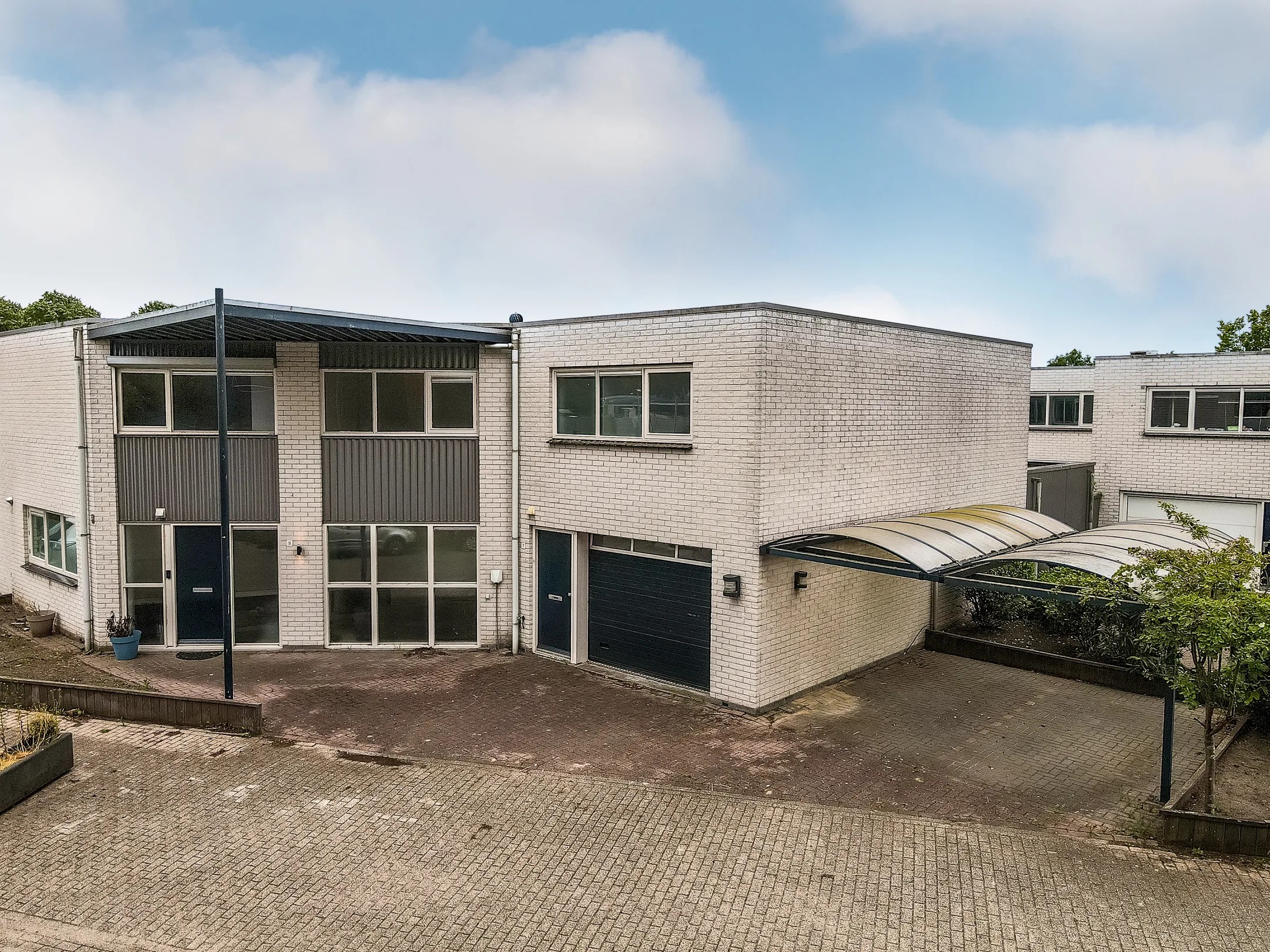 2-onder-1-kapwoning (bedrijfs- of dienstwoning) Kweekgrasstraat 5 in Almere
