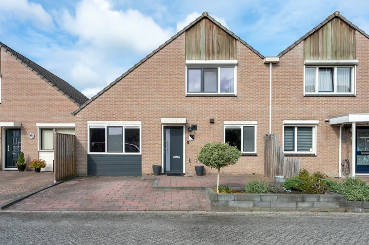 Geschakelde 2-onder-1-kapwoning Eidereend 72 in Emmen