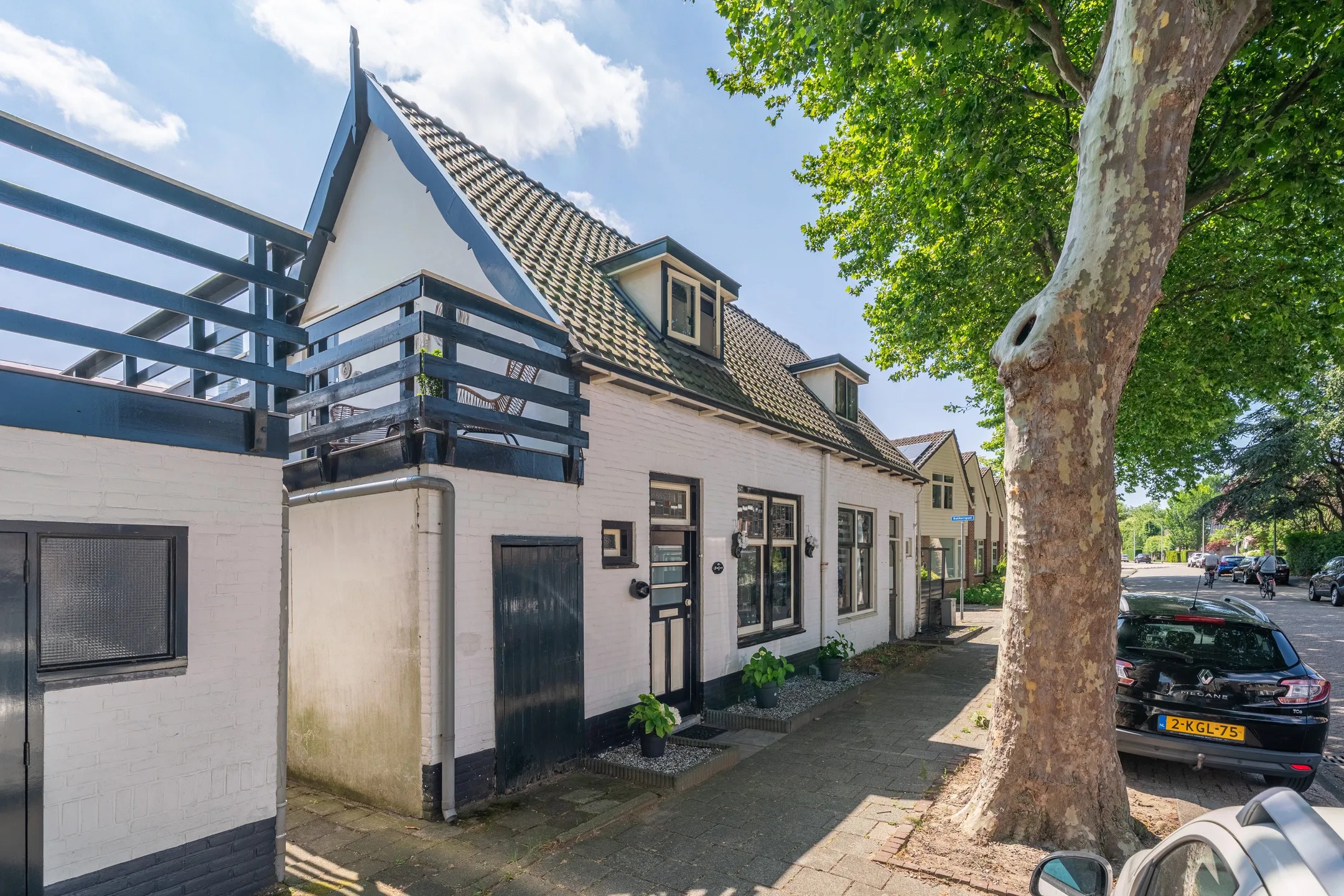 Hoekwoning Spinozalaan 13 in Rijnsburg