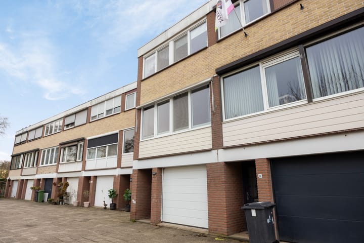 Tussenwoning (drive-in woning) Neeringerweg 26 in Steyl