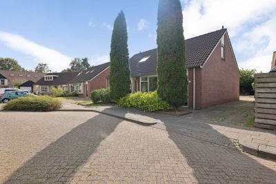 Eengezinswoning, 2-onder-1-kapwoning Hussekamp 10 in Jubbega