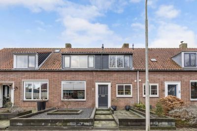 Eengezinswoning, tussenwoning Schoolstraat 10 in Ens