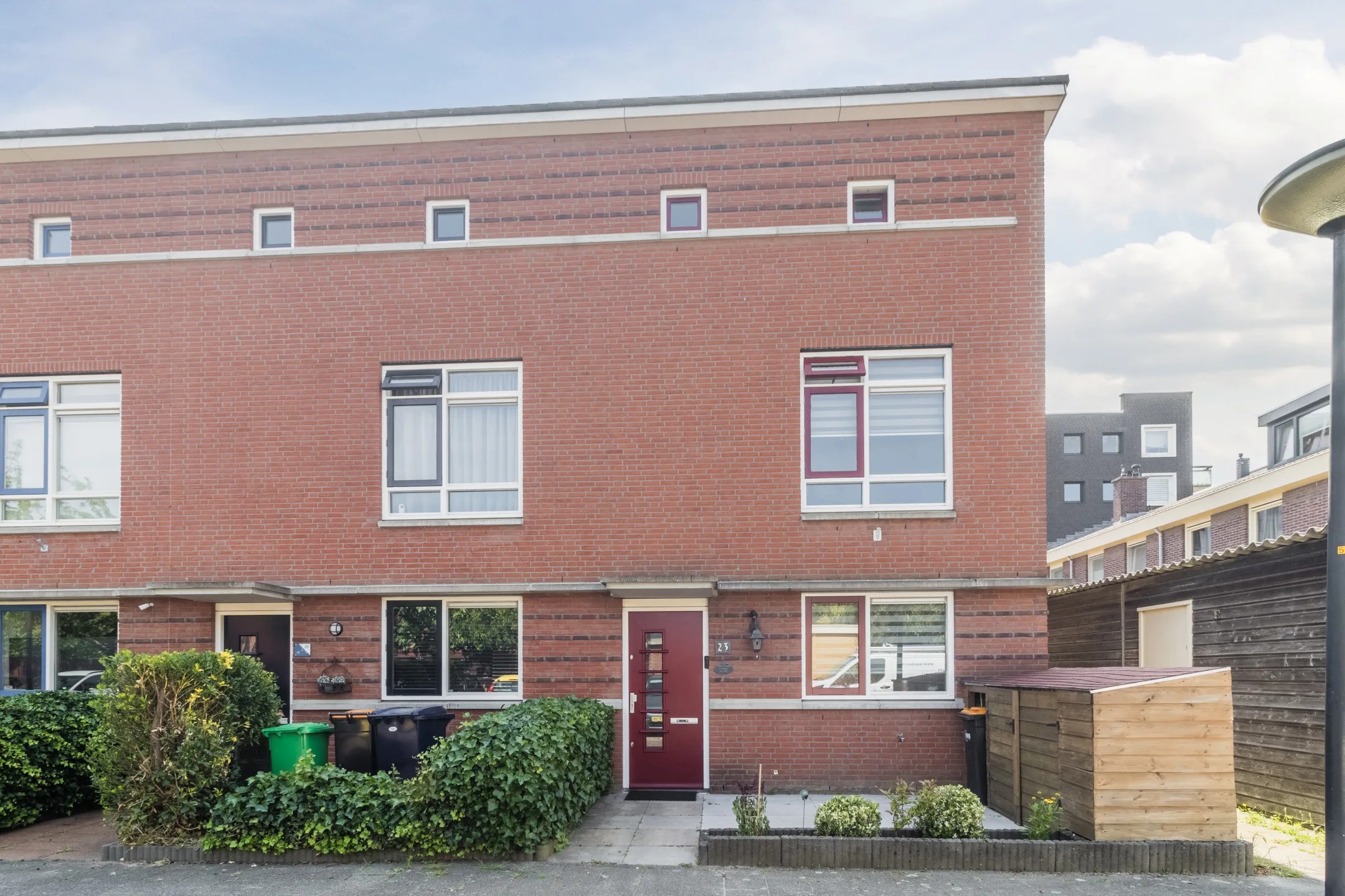Hoekwoning Warschaustraat 23 in Den Haag