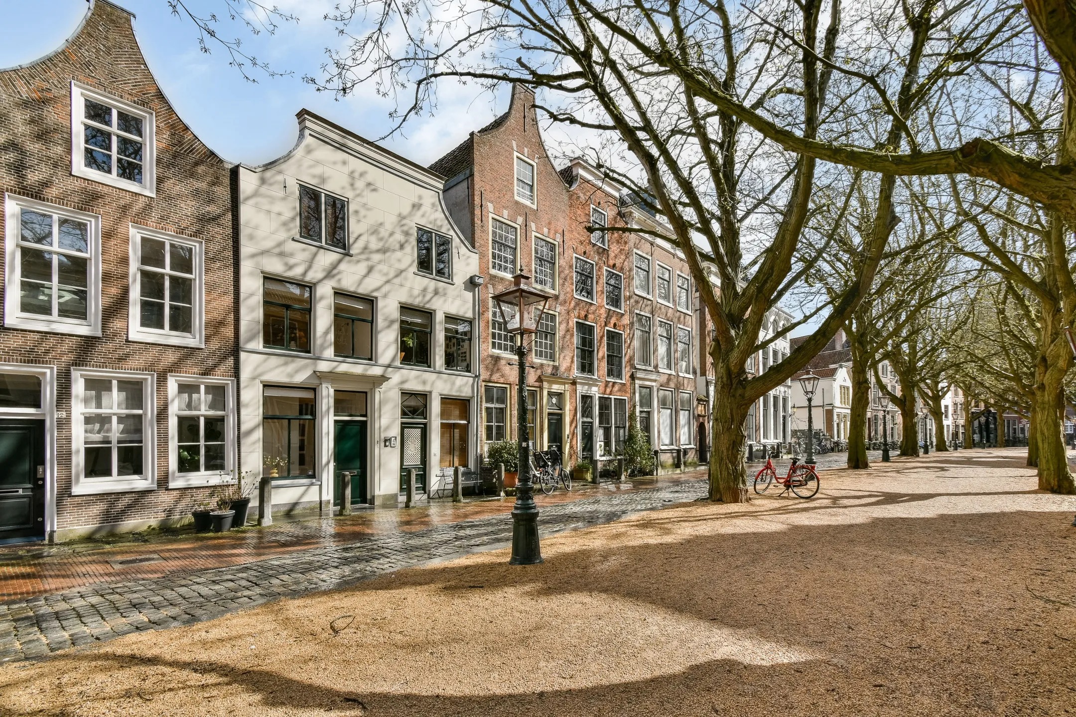 Tussenwoning Hooglandse Kerkgracht 14 in Leiden