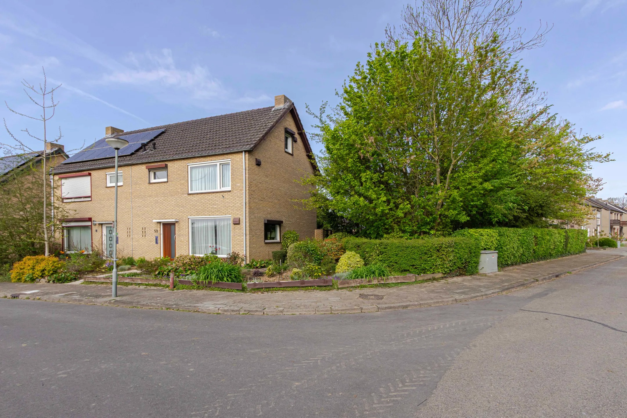 Hoekwoning Burgemeester Binckhorststraat 53 in Meerssen