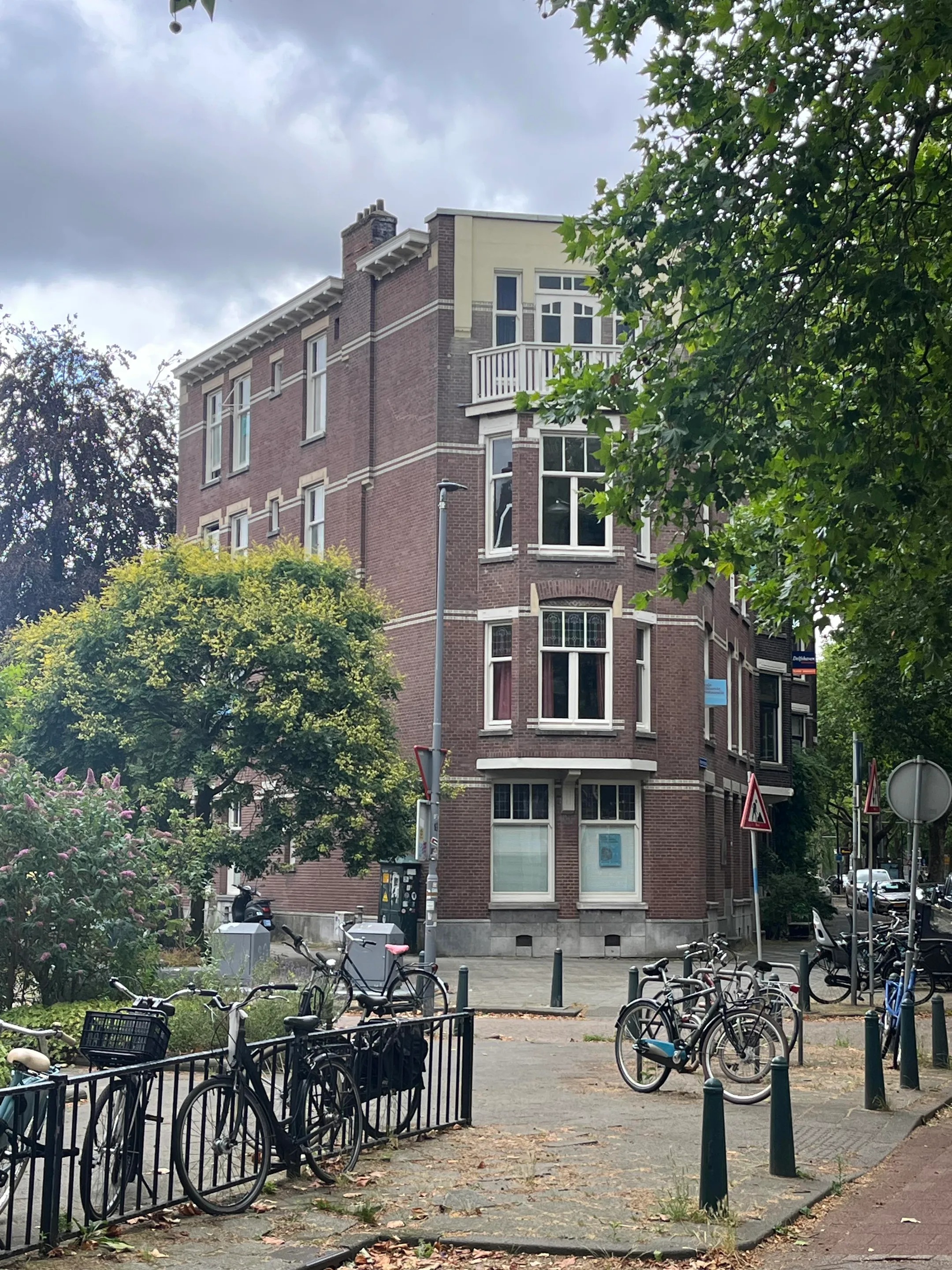 Hoekwoning Mathenesserlaan 369 A in Rotterdam