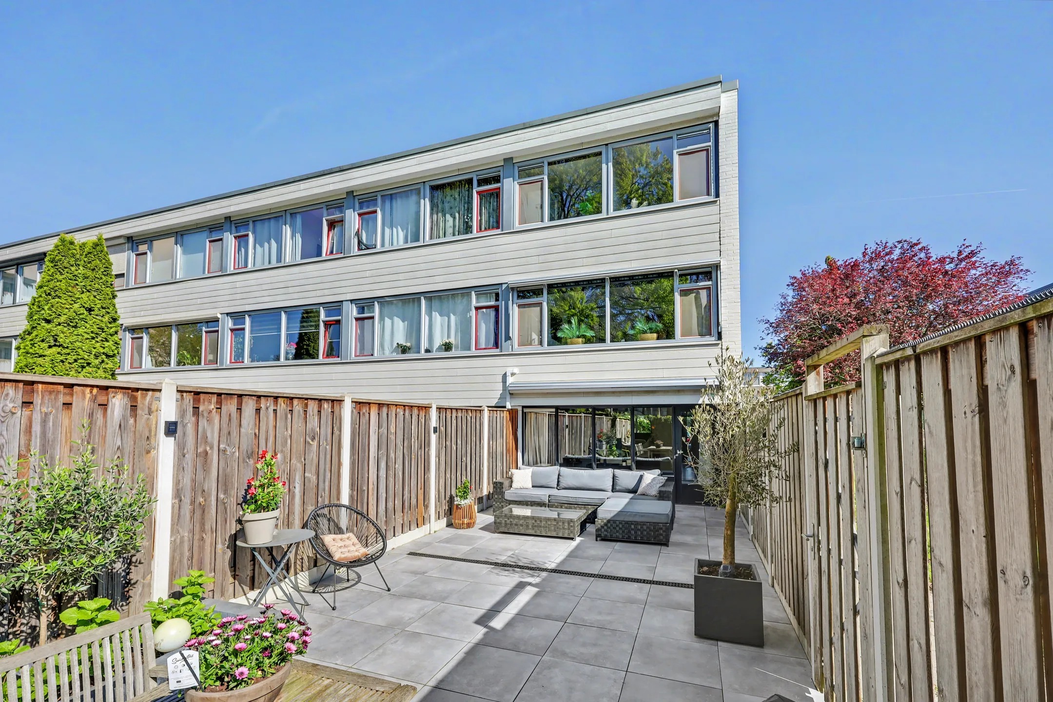 Eindwoning (drive-in woning) Ypelobrink 200 in Enschede